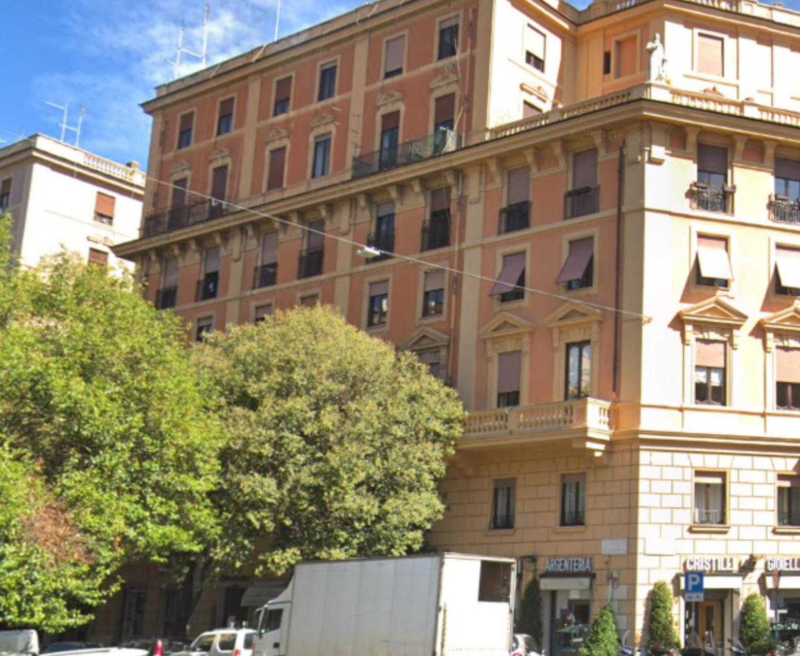 Flat Six Apartment Rom