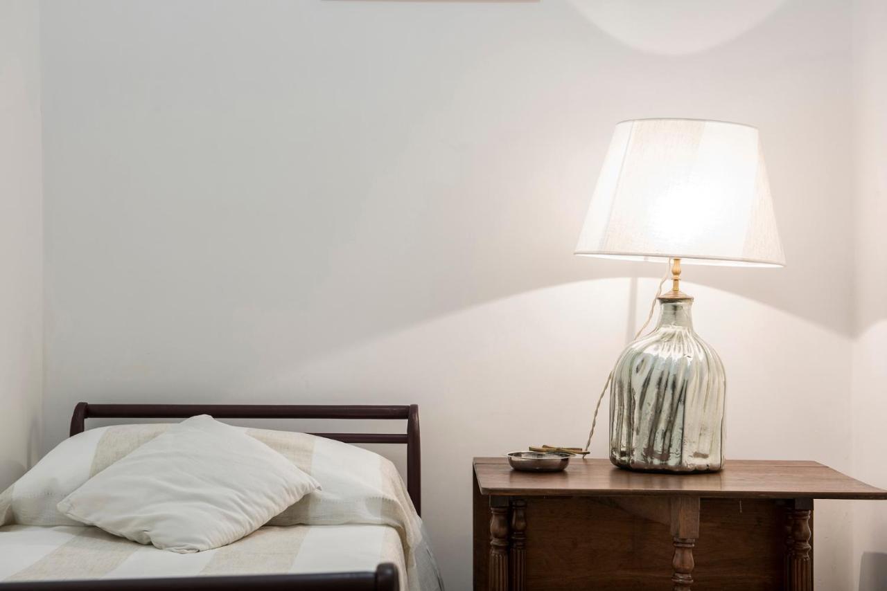 Flat Six Apartment Rom