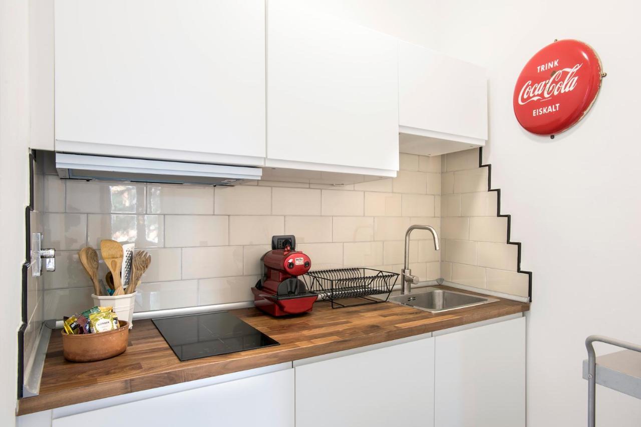 Flat Six Apartment Rom